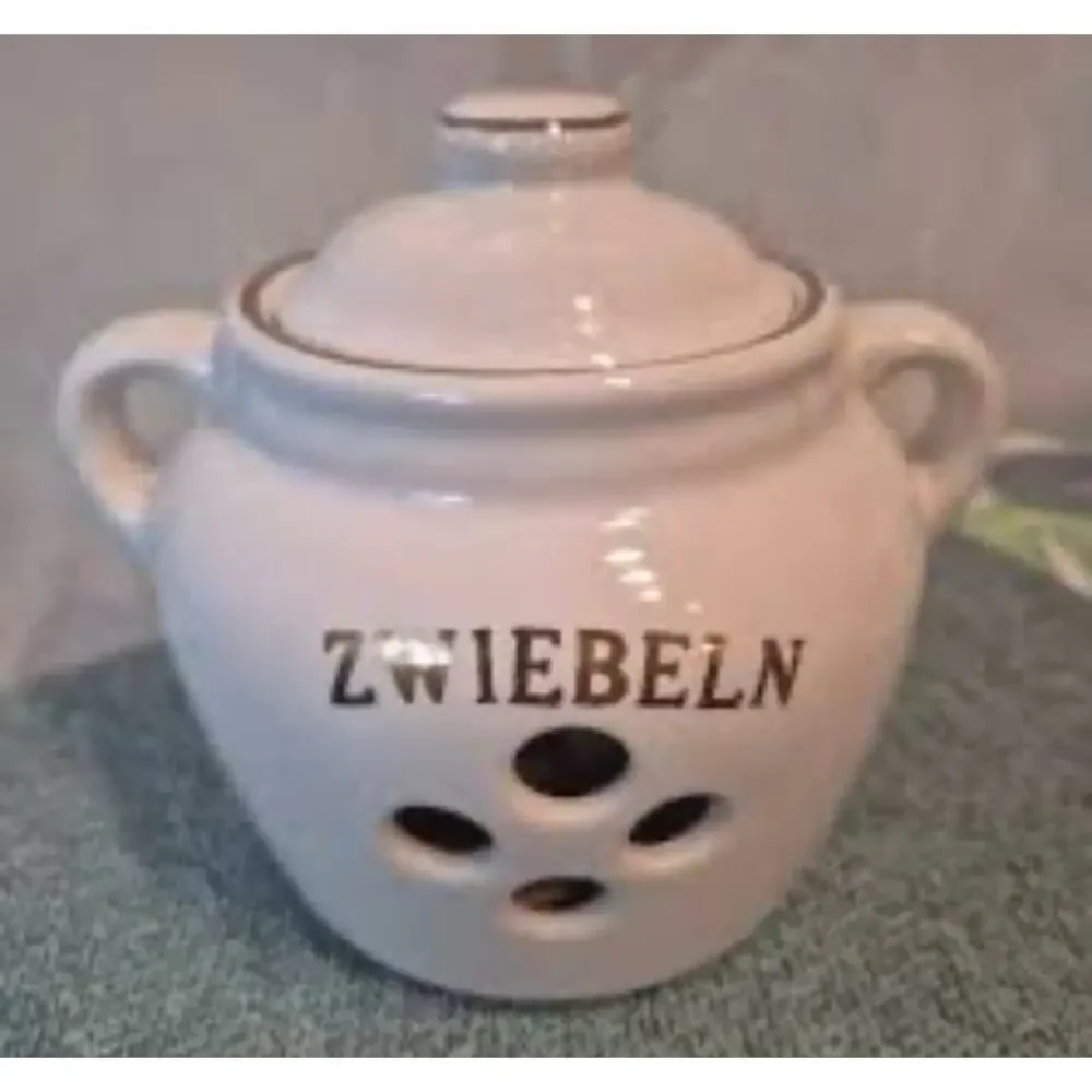 Vintage Zwiebeln Ceramic Cream With Gold Trim Garlic Keeper Great Condition